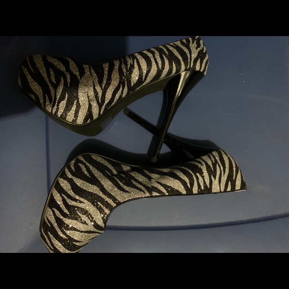 Heels - Picture 2 of 2